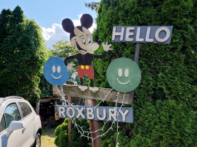 And there was also this sign, with a clearly off-model rendition of Mickey Mouse saying "Hello, Roxbury".