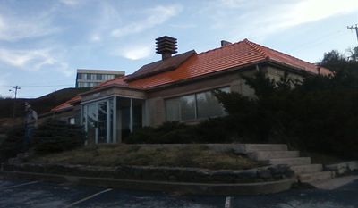 The Howard Johnson's in Afton has been shorn of its cupola!