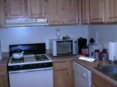 Test photo, showing the stove and the microwave in my kitchen