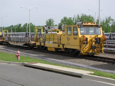 PM41 (right), and F-507 (flat car, left).