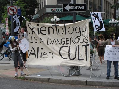 This raid also marked the first time in about a year that we had a large banner. While our last banner in 2008 read "BOOOO SCIENTOLOGY", this one read, "Scientology is a dangerous alien CULT".