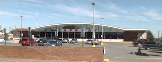 Safeway in Wheaton while open