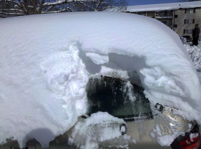 The top of what's dug out in this picture is the roofline of the car. Everything above that is just snow. Wet, heavy snow, no less.