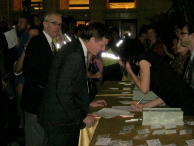 For those people who actually had the nerve to show up to the event, they did their best to sign in. They got a nice round of "SHAME! SHAME! SHAME!" as they went in.