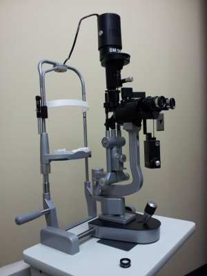 The slit lamp machine