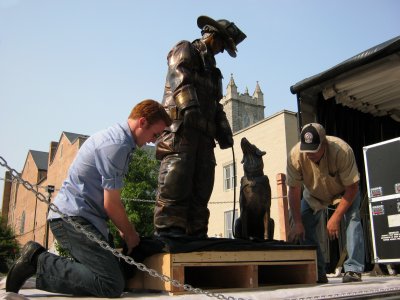 Getting the statue ready to take off of the truck via forklift.