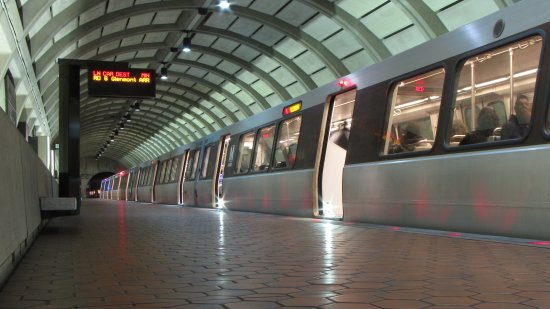 Red Line train at the Glenmont platform at Forest Glen