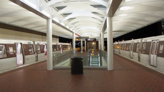 Largo Town Center station at night