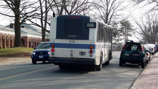 UTS bus on the UVA campus (pardon me, "grounds"), passing by a few cars.