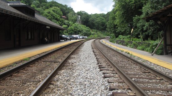 View from between the tracks, facing the westbound direction.