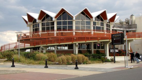 The former Howard Johnson's, now McLoone's Asbury Grille and Tim McLoone's Supper Club.  I've been to McLoone's Pier House at National Harbor before, and I remember it as being good food, but a bit more expensive than I would otherwise prefer.