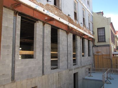 Close-up view of the first floor (with the new cinderblock wall).  This is where the former CFW/Telegate call center was located.  That facility is now completely gone.