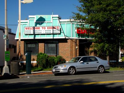 First up was Eddie's Soul Food, which is near the intersection of Georgia Avenue and Kalmia Street NW, near the border with Montgomery County. This is a former KFC, where the roof was painted and the cupola was removed after KFC vacated. The building would have looked something like this as a KFC, though this one is smaller, and of a somewhat unorthodox shape. Considering that there is a KFC/Taco Bell a block away, this location was most likely vacated due to a move.