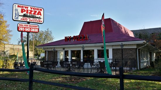 This former Pizza Hut on Pennsylvania Avenue SE is now another New York Pizza location. Inside, it still looks very much like a Pizza Hut as well.