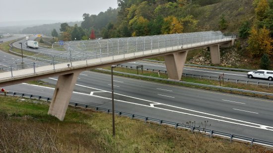 Pedestrian bridge over the highway, viewed from the path to the upper observation deck.