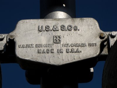 Builder's plate on the signal