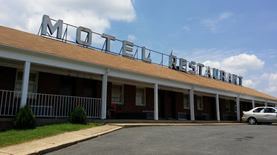 Rooftop sign for the Beltway Motel