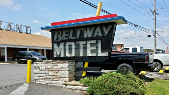 Beltway Motel road sign