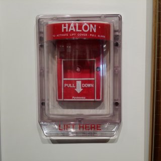 Halon pull station with stopper cover