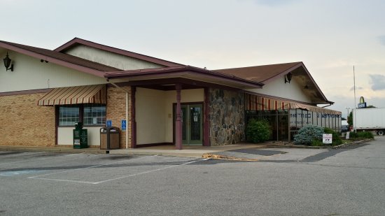 Exterior of the Shoney's in Waynesboro