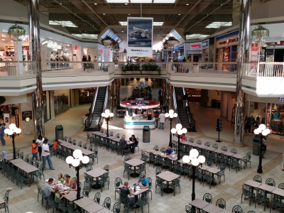 Food court area at Valley View in 2014, showing the ride island missing.