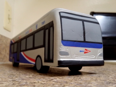 Toy 7091, photographed in my kitchen at a similar angle to how I would photograph a real bus.