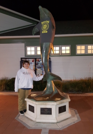 Elyse with the dolphin statue