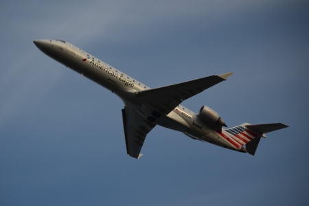 N512AE, another Bombardier CRJ-701ER. Always painted for American Eagle, though previously in the old scheme.