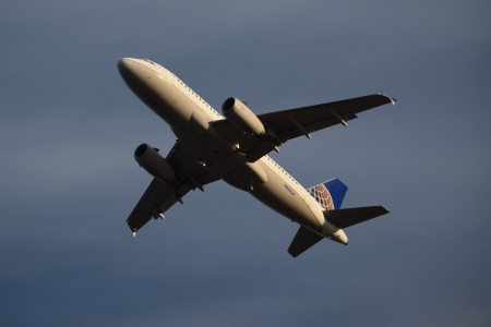 N826UA, an Airbus A319-131 operated by United Airlines.