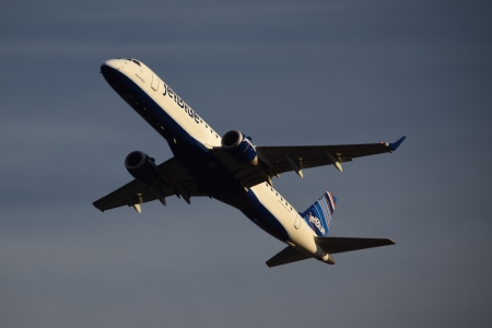 N348JB, an Embraer 190AR operated by JetBlue.