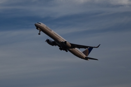 N74856, a Boeing 757-324 operated by United Airlines.