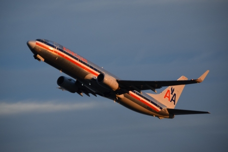 N932AN, a Boeing 737-823, was the big surprise of the day. After seeing so many airplanes painted in the new American Airlines livery, Elyse and I were quite surprised to find this plane still sporting the older livery, where the aircraft is mostly unpainted.