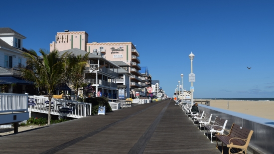 The boardwalk, facing north from just south of 8th Street.