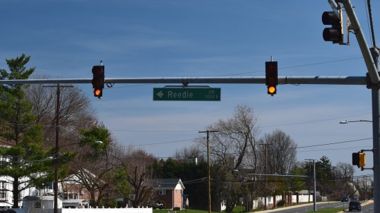 Signals facing traffic on eastbound University Blvd, where traffic normally does not have to stop.