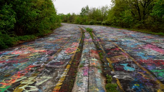 The road near the north end of the abandoned alignment, facing approximately north.