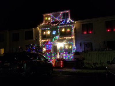 House off of Montgomery Village Avenue decorated for Christmas in 2017