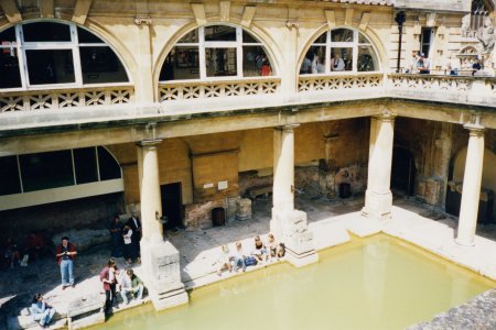 The baths, viewed from above.  As I understand it, the higher tan structures (made of "Bath stone") date from the 1800s, while the structures nearest the bottom are Roman in origin.