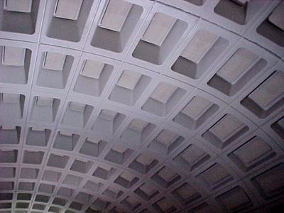 This was my first time visiting Federal Center SW station, and I remember being struck by how bright this station looked.  As it turned out, the station's vault had recently been cleaned and painted.