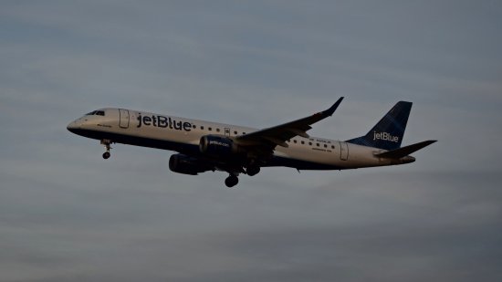 N258JB, an Embraer 190AR for JetBlue.