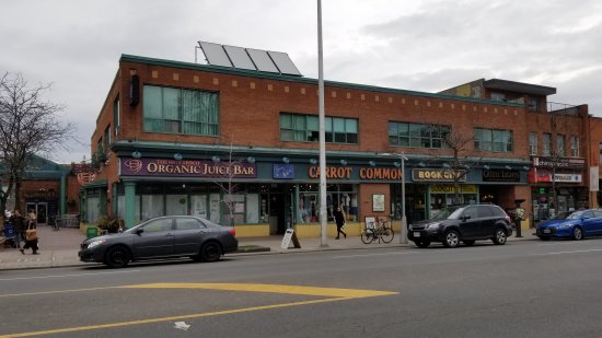 Carrot Common, formerly Peter Burdon Pontiac Buick, used in "Cars" as the location of Smiling Jack's Used Cars.