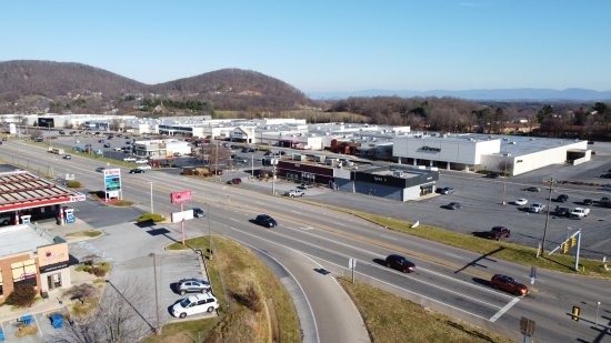 The mall, viewed from the southwest (near the Hampton Inn).