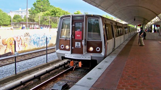 Red Line train at Brookland-CUA in 2008