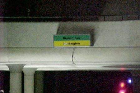 Destination sign at L'Enfant Plaza for southbound trains, indicating whether the train is a Green Line train traveling towards Branch Avenue, or a Yellow Line train traveling towards Huntington.