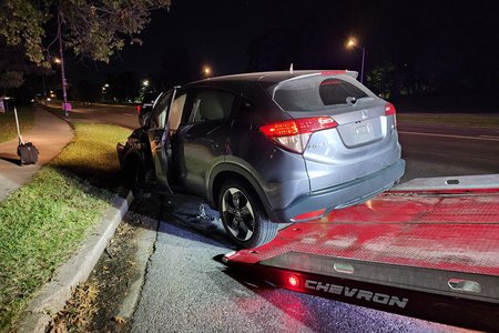 The HR-V, getting loaded onto the tow truck.