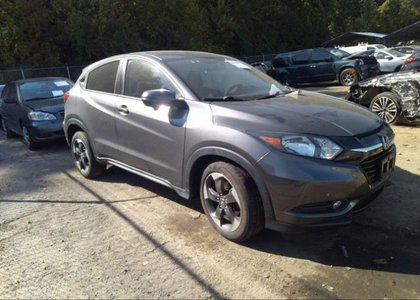 The right side of the HR-V looks like nothing is wrong.