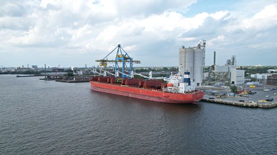 The Stove Ocean, a Norwegian-flagged bulk carrier.