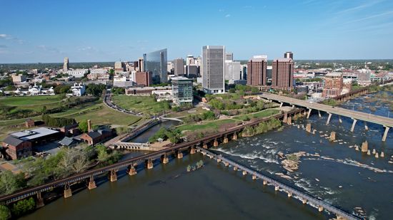 The Richmond skyline, viewed from over the river.  If there's one thing to say about Richmond, it does have a very photogenic skyline.