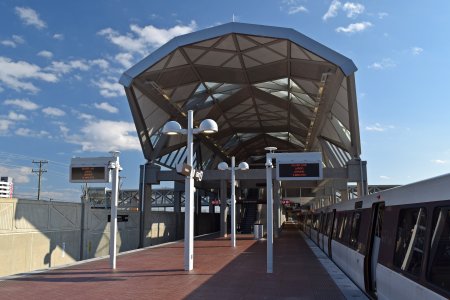 Architecturally, the stations look just like Wiehle.  Big arched roof, center platform with pavers, and old-style PIDS screens (more on that last point in a moment).