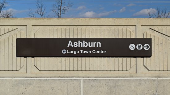 The trackside signage is similar to that being installed elsewhere in the system, except that the station name is a bigger size (compare to signage at Wiehle-Reston East, installed in 2020).