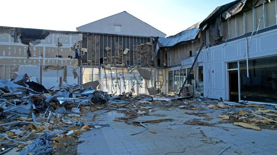 The mall entrance in the Belk wing.  The side wall of Books A Million is visible to the right, while Family Barber & Beauty was to the left of the mall entrance.  The former Family Barber space has been completely demolished, save for an exterior wall.